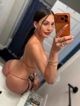 Mel, Brazilian trans escort in Dubai — photo 2