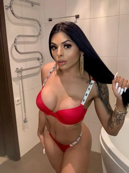 Melissa, Brazilian trans escort in Dubai — photo 9