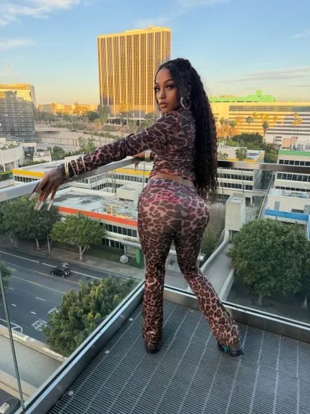 Naomi, Brazilian trans escort in Dubai โ photo 10