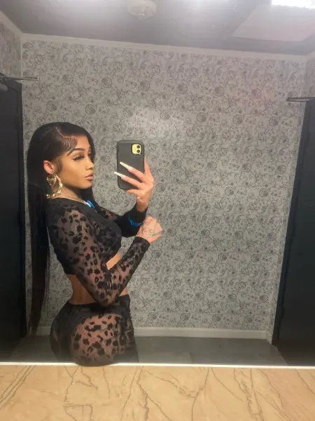 Naomi, Brazilian trans escort in Dubai โ photo 5