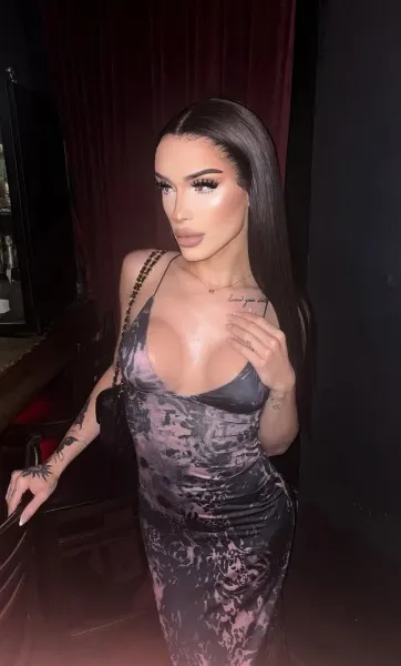 Naomi, Russian trans escort in Dubai โ photo 6