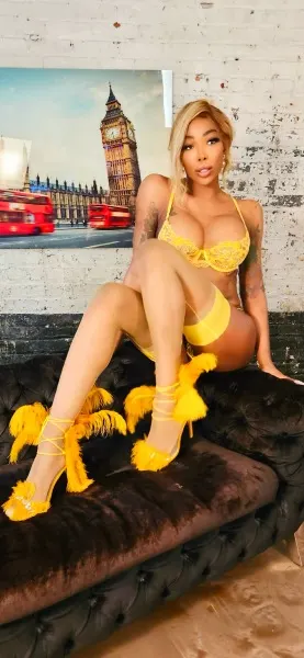 Nathalia, Brazilian trans escort in Dubai โ photo 17