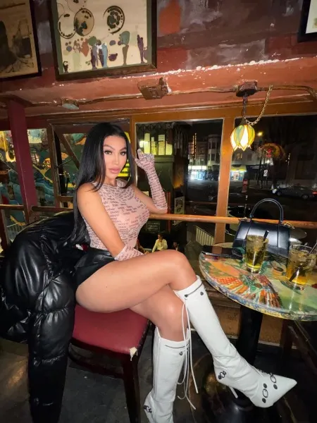Olivia, Brazilian trans escort in Dubai — photo 7