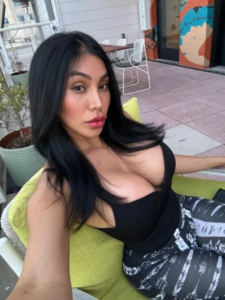 Olivia, Brazilian trans escort in Dubai — photo 9