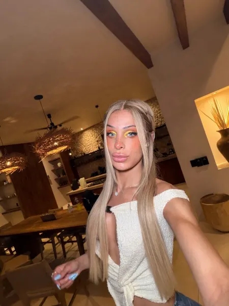 Olivia, Brazilian trans escort in Dubai — photo 11