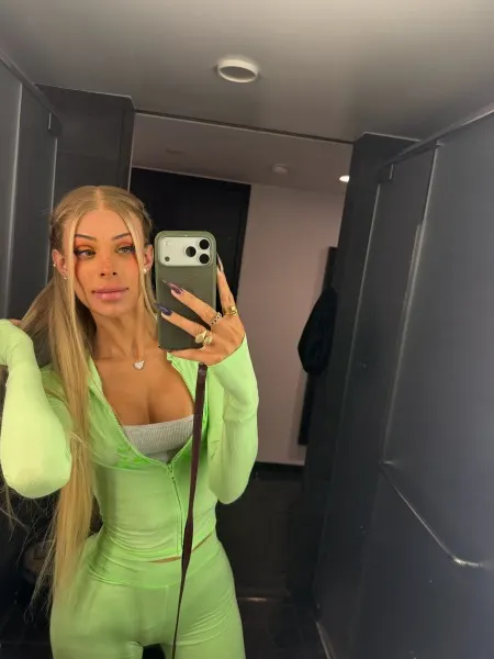 Olivia, Brazilian trans escort in Dubai — photo 8