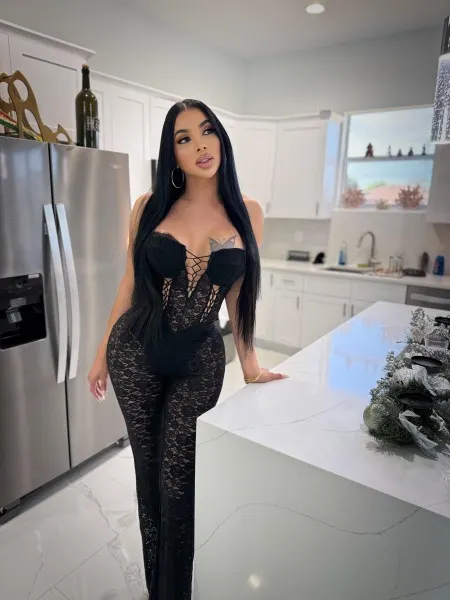 Priscila, Brazilian trans escort in Dubai โ photo 5