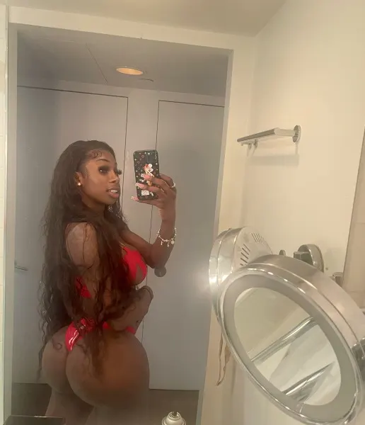 Priscila, Brazilian trans escort in Dubai โ photo 7