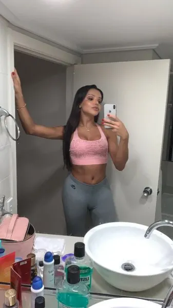 Renata, Brazilian trans escort in Dubai โ photo 13