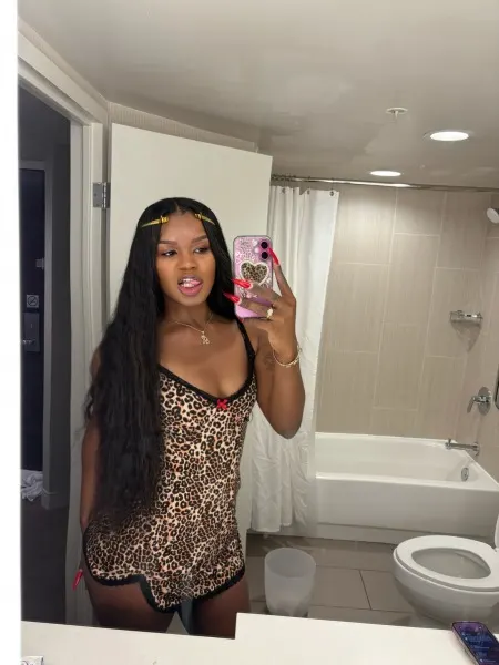 Rihanna, Ebony trans escort in Dubai — photo 10