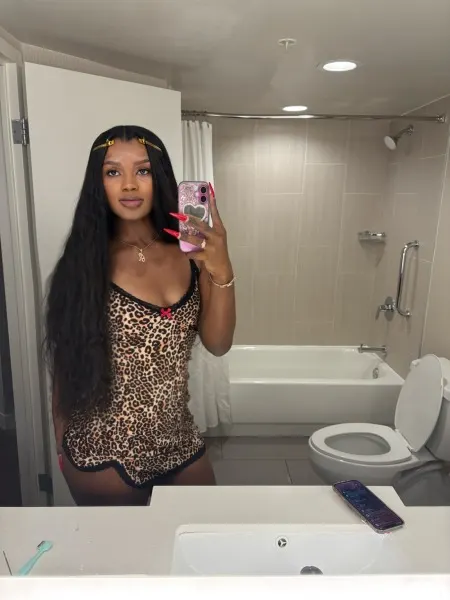 Rihanna, Ebony trans escort in Dubai — photo 11