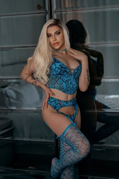 Roxy, Brazilian trans escort in Dubai โ photo 10