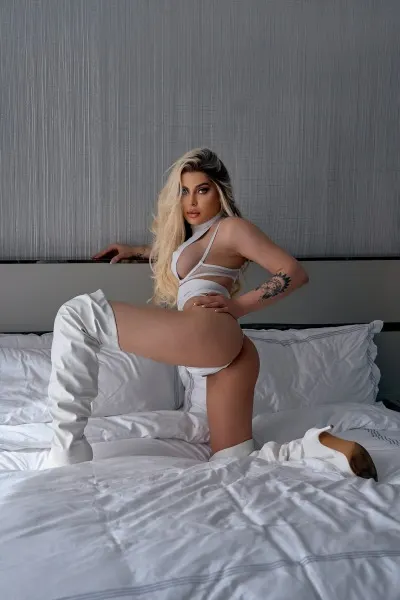 Roxy, Brazilian trans escort in Dubai โ photo 13