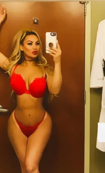 Sasha, trans escort in Dubai — photo 17