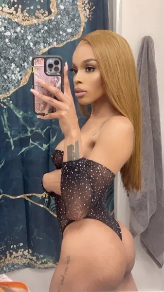 Sasha, Brazilian trans escort in Dubai — photo 12