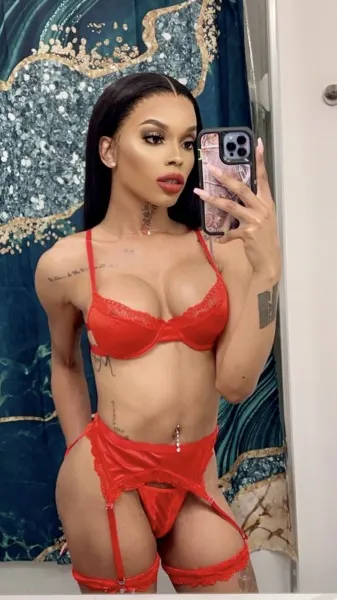 Sasha, Brazilian trans escort in Dubai — photo 13