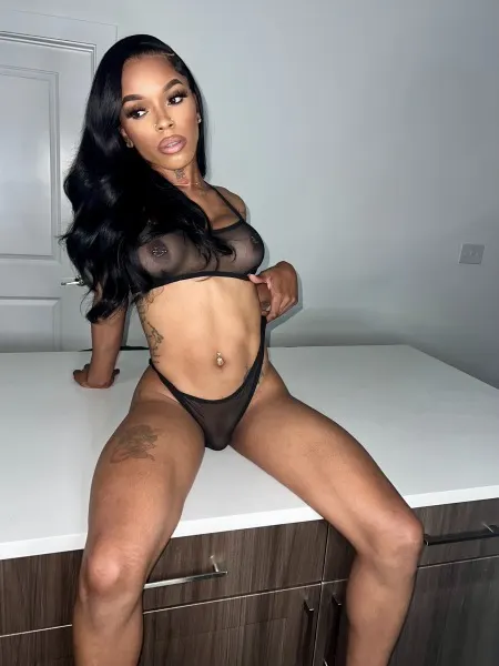 Sasha, Brazilian trans escort in Dubai — photo 8