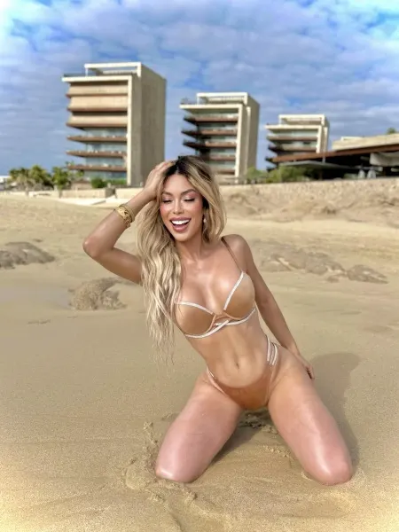 Scarlett, Brazilian trans escort in Dubai — photo 11