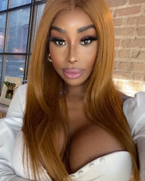 Selene, Brazilian trans escort in Dubai — photo 17