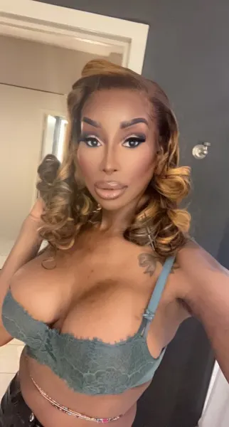 Selene, Brazilian trans escort in Dubai — photo 9