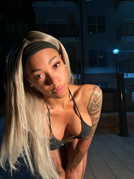 Selene, Brazilian trans escort in Dubai — photo 5