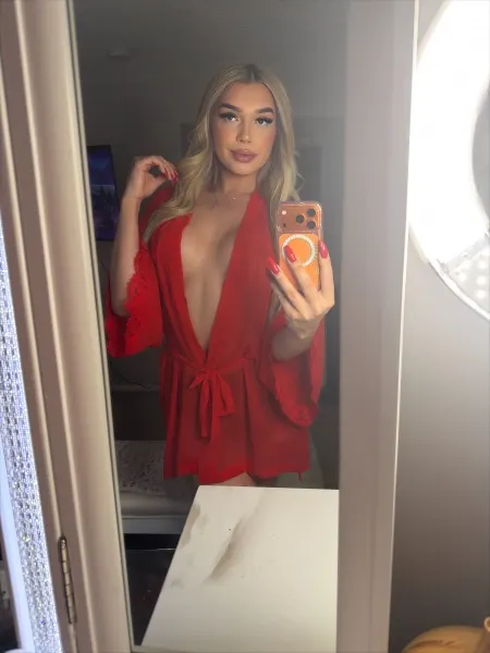 Selene, Brazilian trans escort in Dubai — photo 11