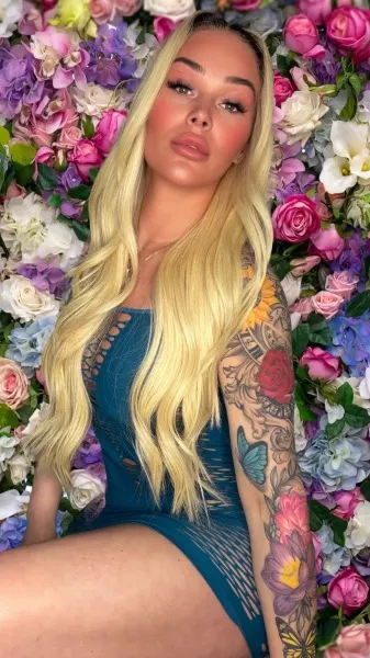 Selene, Russian trans escort in Dubai — photo 11