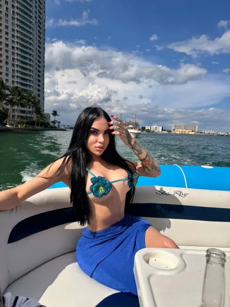 Sofia, Brazilian trans escort in Dubai — photo 7