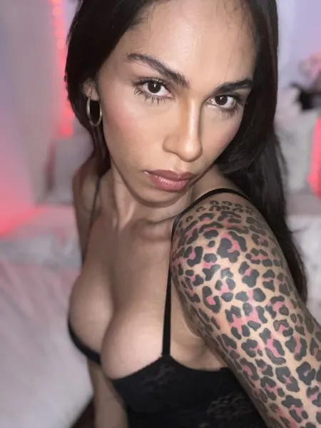 Valentina, Brazilian trans escort in Dubai — photo 5