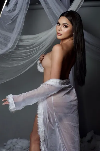 Vanessa, Japanese trans escort in Dubai — photo 11