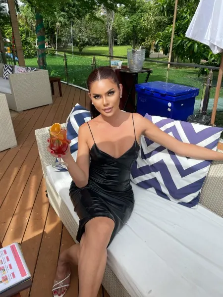 Vanessa, Japanese trans escort in Dubai — photo 13