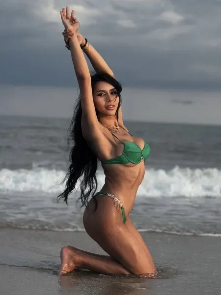 Yara, Thai trans escort in Dubai — photo 16