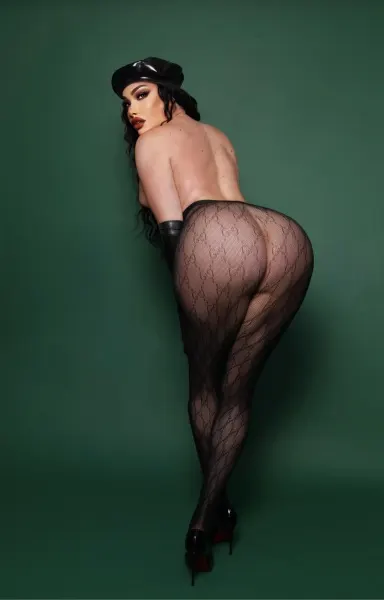 Yasmin, Brazilian trans escort in Dubai โ photo 17
