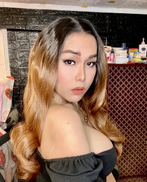 Yasmin, Asian trans escort in Dubai — photo 14